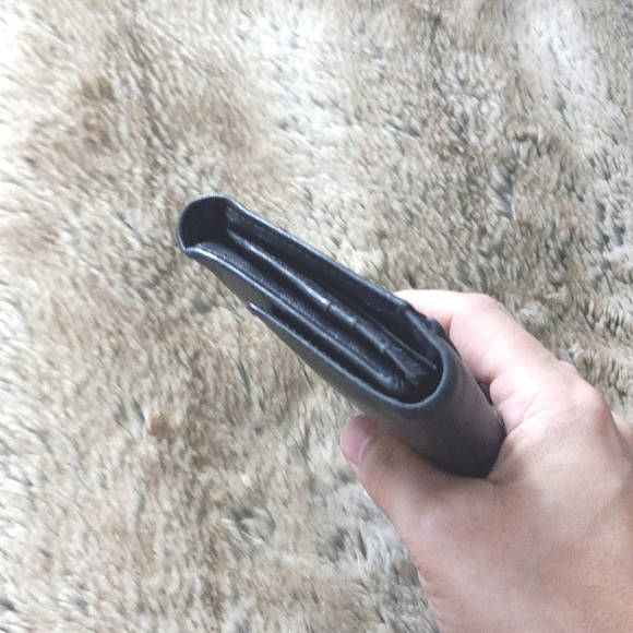 Oscar De La Renta wallet - Picture 9 of 17